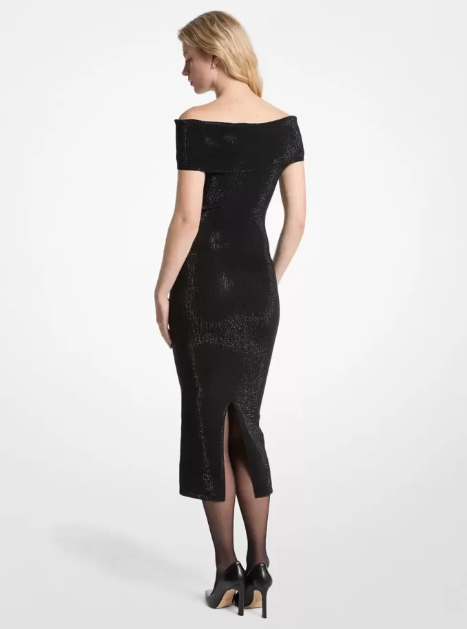 Verziertes schulterfreies Stretch-Strickkleid Verziertes schulterfreies Stretch-Strickkleid