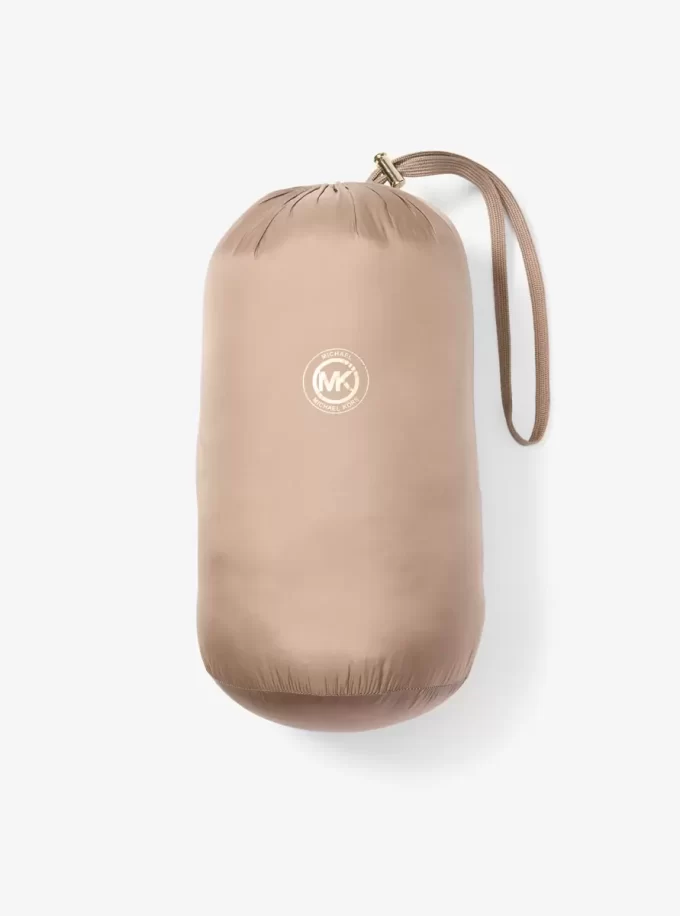 Weste mit Chevron-Steppmuster und faltbarem Nylon-Aufbewahrungsmechanismus