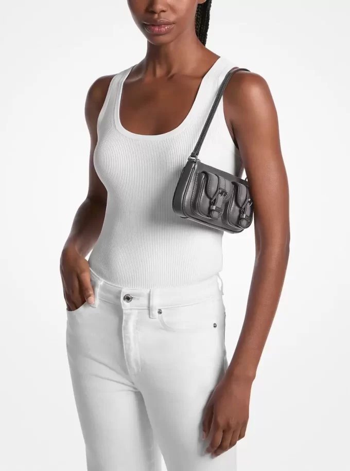 Zoe Kleine Pochette aus poliertem Leder